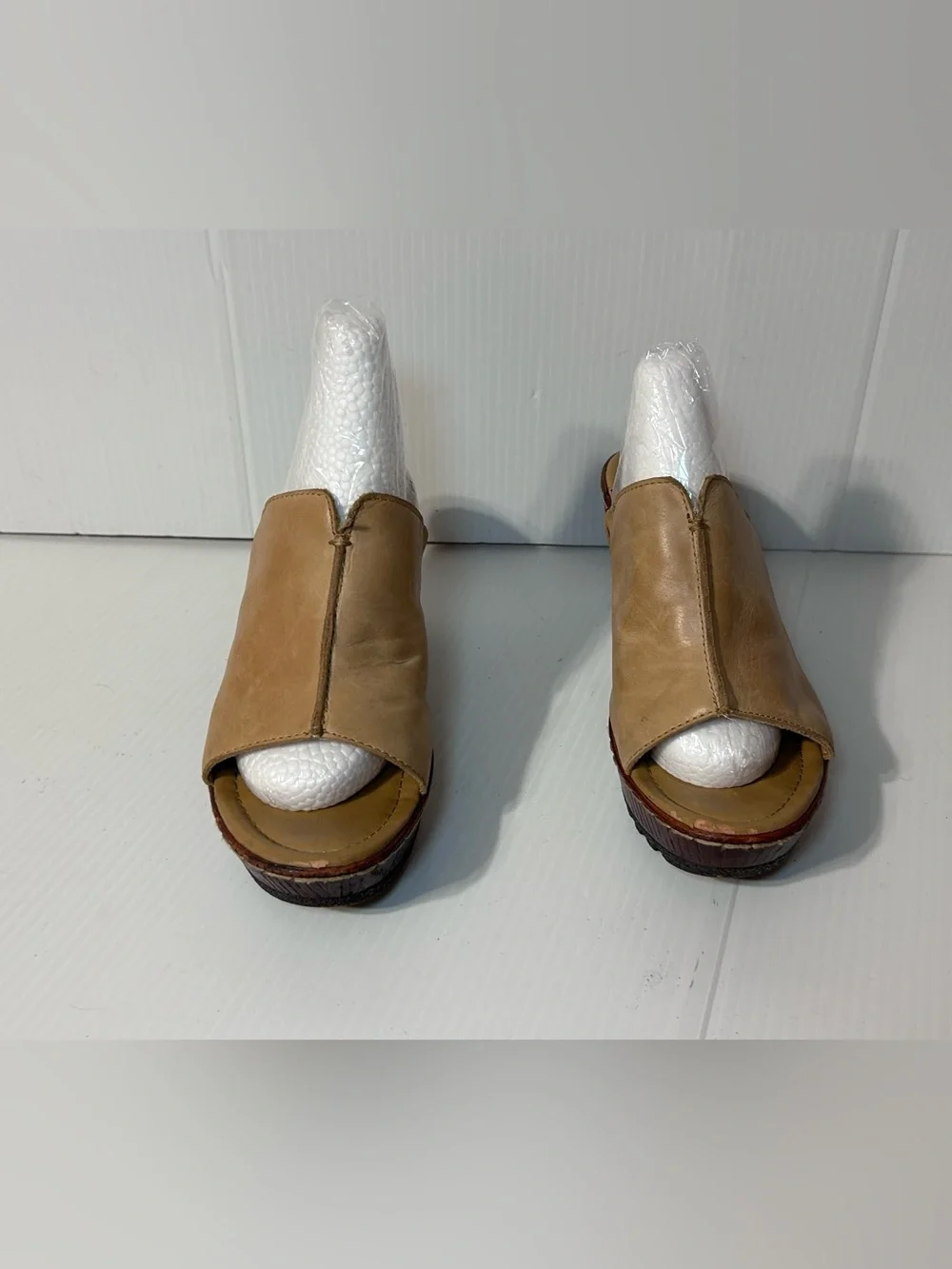 b.o.c. Leather Wedge Slide Sandals women size 8 M